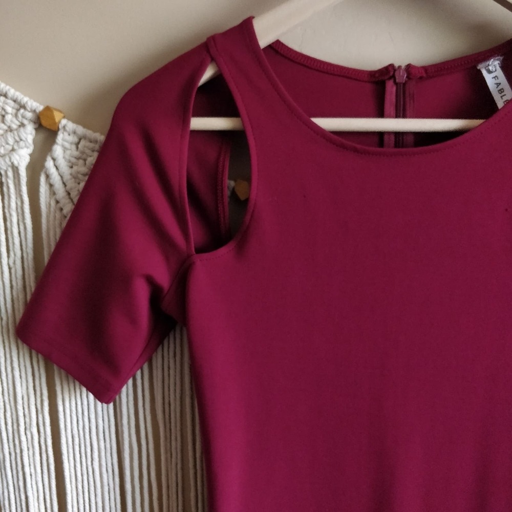3/$20 Fabletics Eva Wine Cutout Bodycon Midi Dress XXS - Picture 4 of 10